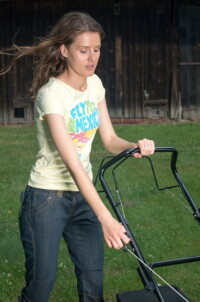 plenerowa sesja reklamowa kosiarka